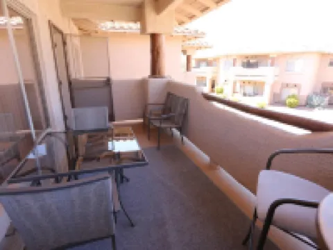 Perfect for long-term stay, heated Pool, Spa, Gym Hotels in Oro Valley