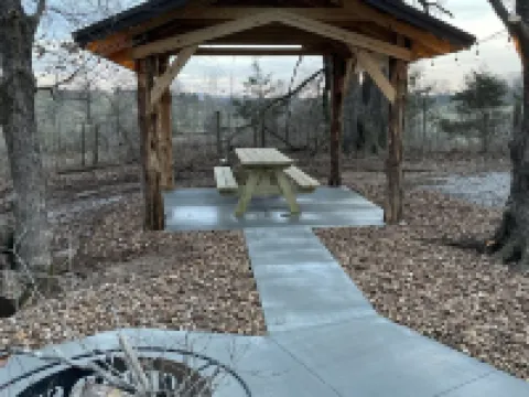 Brand new cabin in the woods with hot tub  1/2 mile from Starview Winery Hotels in Union County