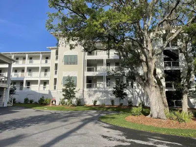 Fabulous condo with pool near the Jekyll Island Marina, Moorings #13