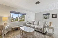 Coastal Cottage 8 min Drive to Downtown & Beaches! Pet Friendly 옌슨비치 호텔