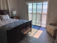 Beachfront, 180 Degree Views. Beach Access. AC, Fireplace. EV Charger, Pet Free. Hôtels à proximité de : Event Center on the Beach