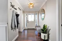 Orange Oasis 🍊- 10min to Disneyland 🎡Spacious Pool home