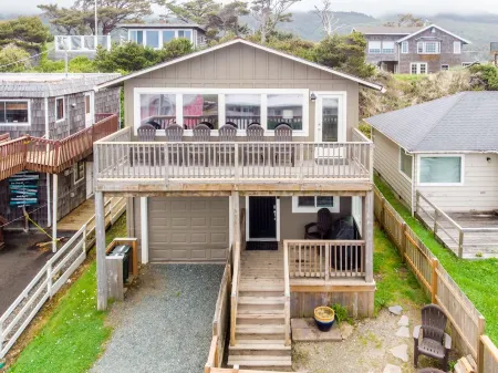 Panoramic Ocean Views! Large groups, pet friendly, game room.