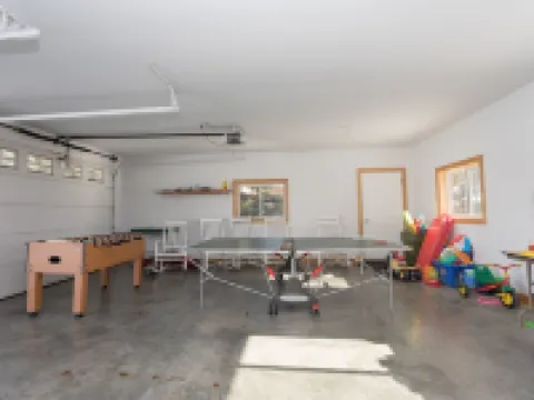 PRIVATE Luxury Lake Home with 5+ BR and Gourmet Kitchen-22 Foot Pontoon Included Hotels in La Grand Township