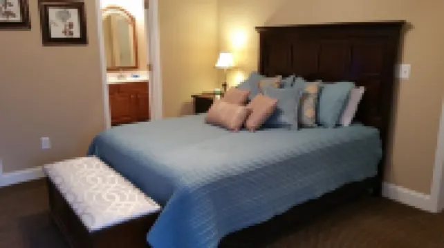 Luxury Chalet On The Chattahoochee River - Short Walk To Downtown Helen