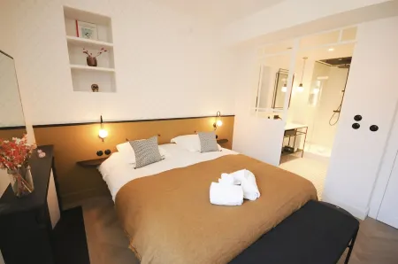 Maison Paul & Romy, the Clock Отели рядом с достопримечательностью «Notre-Dame de Liesse»