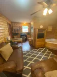 Cozy Cabin, Jacuzzi Tub, Kitchenette, Screened in Porch, Mountain Views.