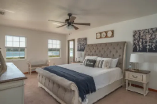 Lake Retreat w/Pool & Hot Tub near Bok Tower 萊克威爾士酒店