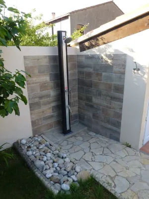 Magnificent STUDIO with terrace, swimming pool view, 14-minute walk to the sea, very quiet.