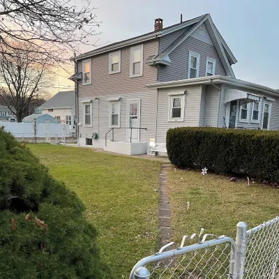 Cozy 1-bedroom apartment in awesome North Providence with AC