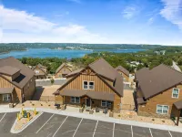 Sundowner Lodge with Lake View close to SDC and Branson