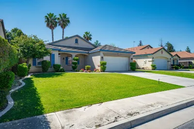 Central bliss near parks & shops Hotels near River Walk