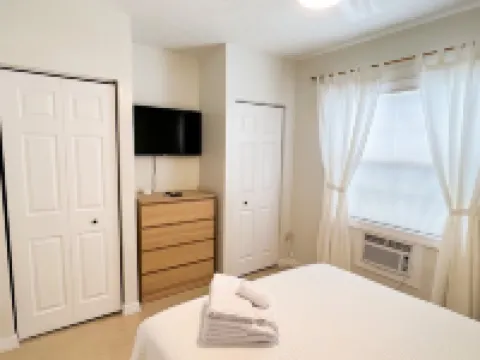 Private cozy Suite // BEACH within 5 miles