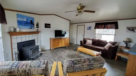 Peaceful/Beautiful Mountain Views & centrally located to all the mountain fun