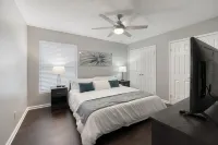 Premium Townhome w/ 2 King Beds & Luxury Bathrooms Hotels near Action Bartending School