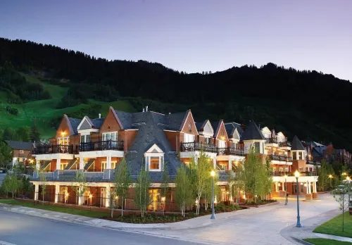 FOOD & WINE -Best Local! Minutes from event! Lux Studio next to  Nell & St Regis Hotels in Aspen