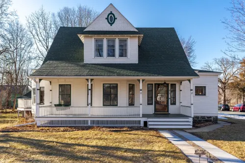 Historic Beauty w Modern Updates Near Taylor's Falls