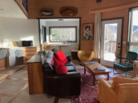 Grain Bin House in the Heart of Philipsburg Hotels in Granite County