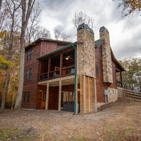 Cabin getaway in downtown!
