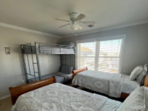 A cozy house that sleeps 10 just a few blocks from the beach Hotels in Lavallette