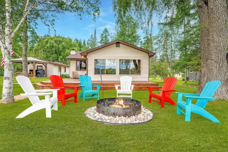Clam Lake Waterfront Cottage