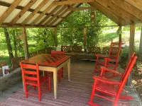 Baker's Cottage - Relax in this quiet mountain cottage by the creek.