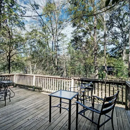 Relax in Shady Oaks Near Hospitals & Dining