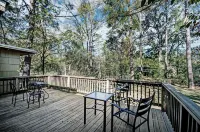 Relax in Shady Oaks Near Hospitals & Dining