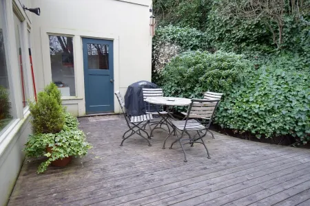 Downtown Port Townsend - Hillside Penthouse Vacation Rental Отели рядом с достопримечательностью «Port Townsend Marine Science Center»