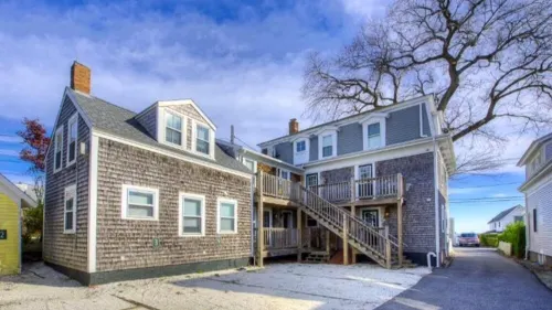 Charming 1-bedroom condo in East End of Provincetown with parking. Hotel a Provincetown