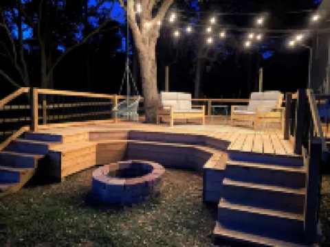 AMAZING Lake Views - Modern Luxury, Pet-friendly, Cowboy Pool, 2 King Beds!