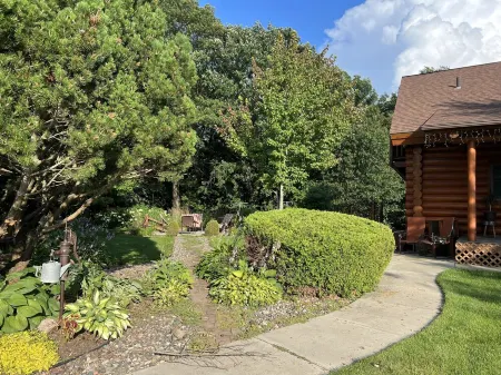 Relaxing Country Log House on 65 wooded acres