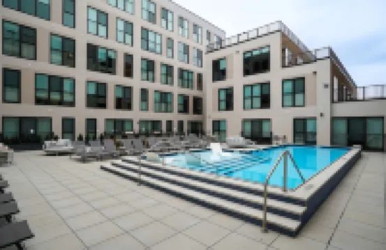 Luxury Apartment in Downtown with/Pool/Gym/Rooftop