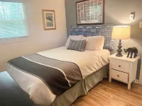 1 bed/1 bath, 1.5 blocks to beach/town, dog friendly