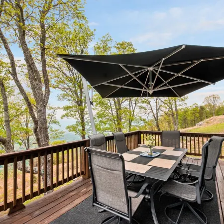 Secluded Mountain House on 12 acres w/ Pond! 20 min to downtown Chattanooga!