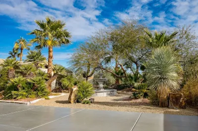 Modern Vegas Hot Tub Retreat • Pet Friendly • Near Strip • 10% Off January のホテル