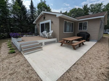 NEW! Renovated lakeside cottage with a private sandy beach. Great Location!