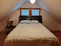 3 bedroom Log Cabin on 11 acres 3 minutes from Pipestem Resort State Park