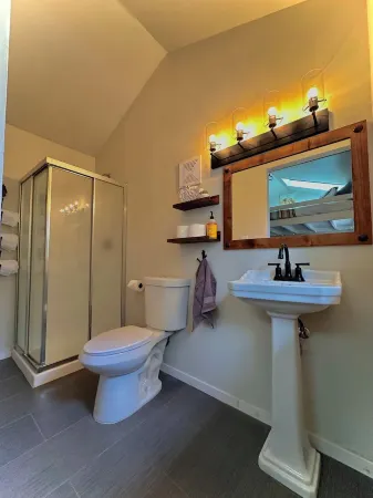 Tiny Farmhouse Cottage with Loft - Drift Asleep by Stargazing through Skylight