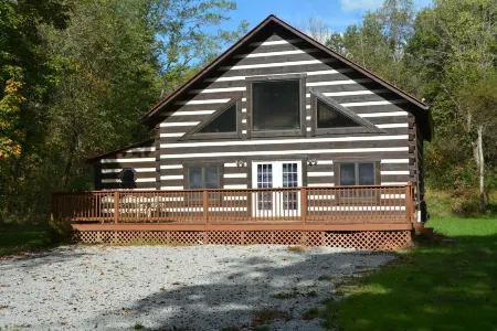 Relaxing Log Cabin Sleeps 6