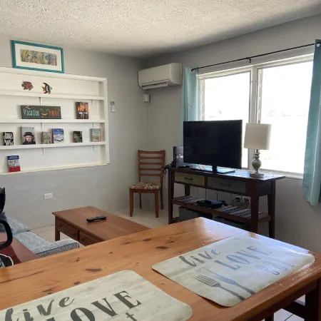 Convenient central Marathon location, canal view.