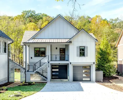 Luxury Waterfront Getaway Hotels near Western Carolina University