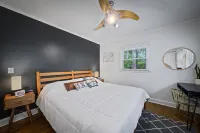 Midland Pines Getaway! 3 bedroom stylish & cozy Cottage minutes to golf & dining