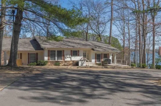 Lakefront with kayaks and private dock.  Pet friendly, nearby dog park