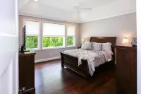 4 Bedrooms/Community Boat Docks/Nice Yard/Short walk to the Lake