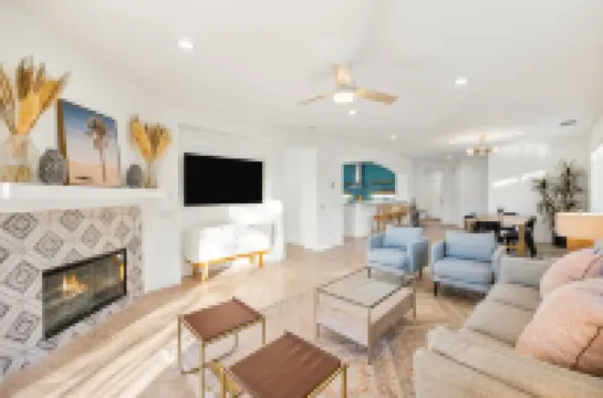 Cactus Haus - walk to Coachella and Stagecoach - Summer Specials!