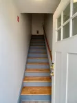 ~2.5mi to Beaches & Downtown Newport - Private Apartment