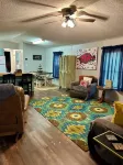 Cute and cozy lake house! Sleeps 10! 1 mile from lake access!