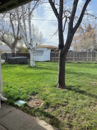 4 Bedroom Home, Fenced Yard and Hot Tub!