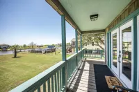 Beautiful Home on Caney Creek w/ Fishing Pier, Hot Tub, Fire Pit